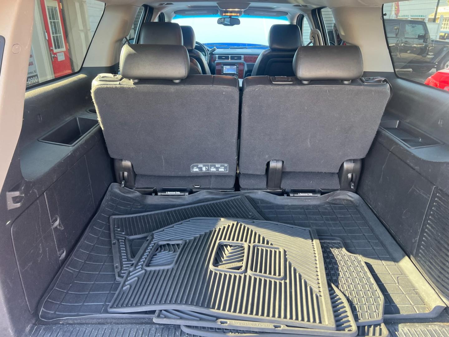 2014 White /Black Leather Chevrolet Suburban LTZ 1500 4WD (1GNSKKE77ER) with an 5.3L V8 OHV 16V FFV engine, 6 SPEED AUTOMATIC transmission, located at 1018 Brunswick Ave, Trenton, NJ, 08638, (609) 989-0900, 40.240086, -74.748085 - Photo#16